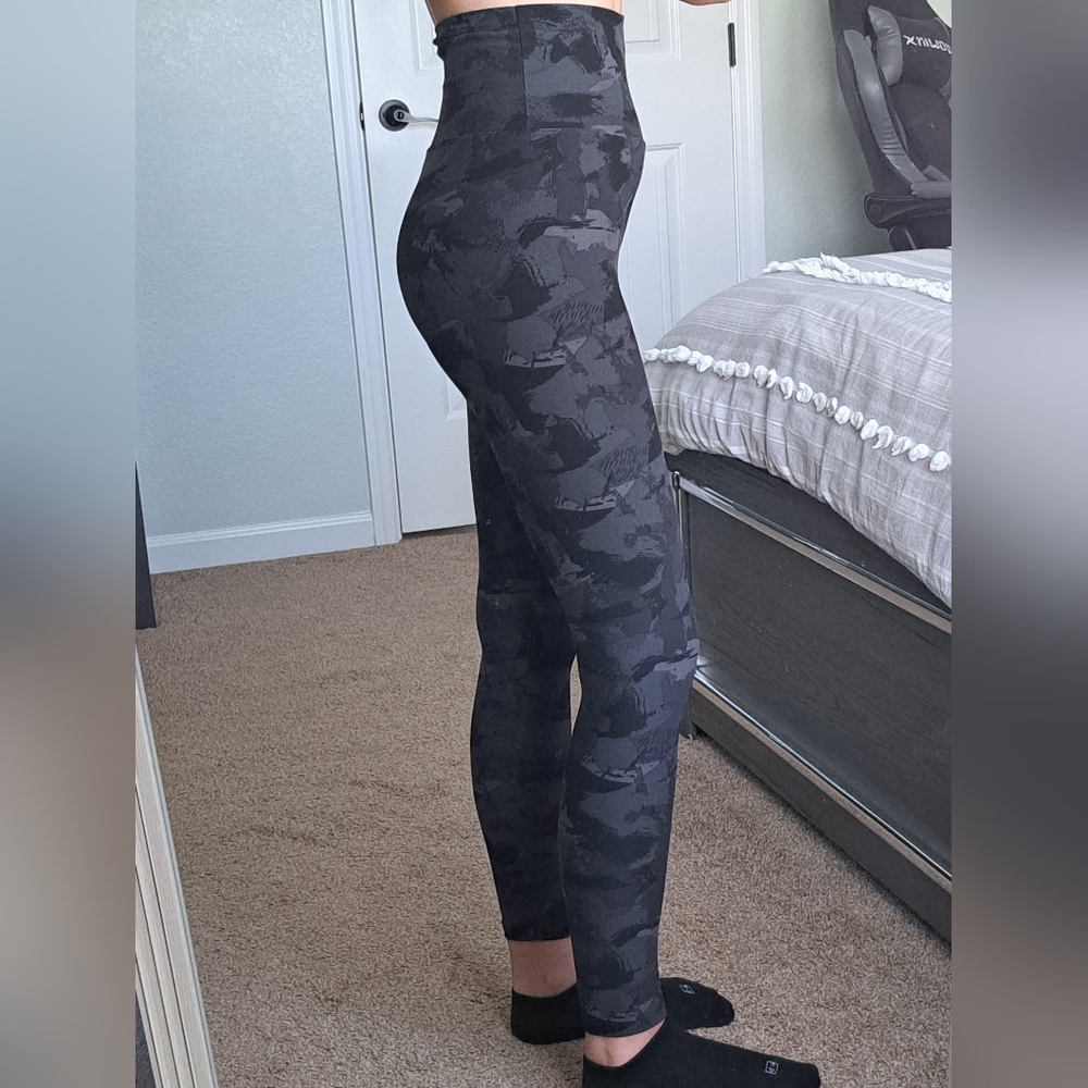 Amazon Black/Gray Printed Leggings, Size S-M